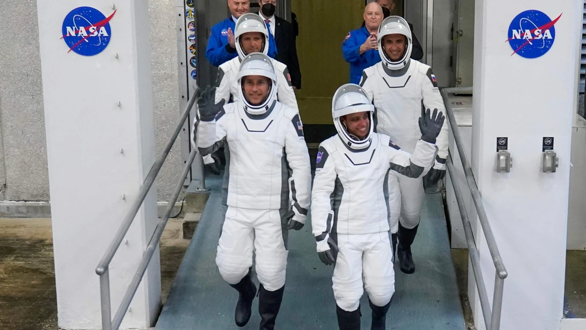 Vier ruimtevaarders bereiken ISS na snelste reis ooit met een Amerikaans ruimtevaartuig