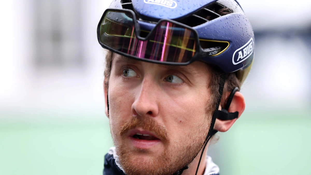 Visma-Lease a Bike legt Mark Donovan vast