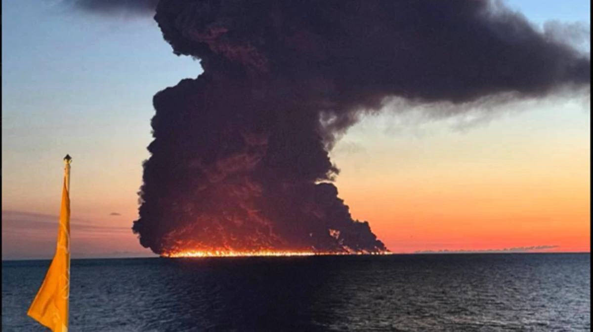 LIVE | Olietanker in brand voor Russische kust: ’Aangevallen door onbemande boten’