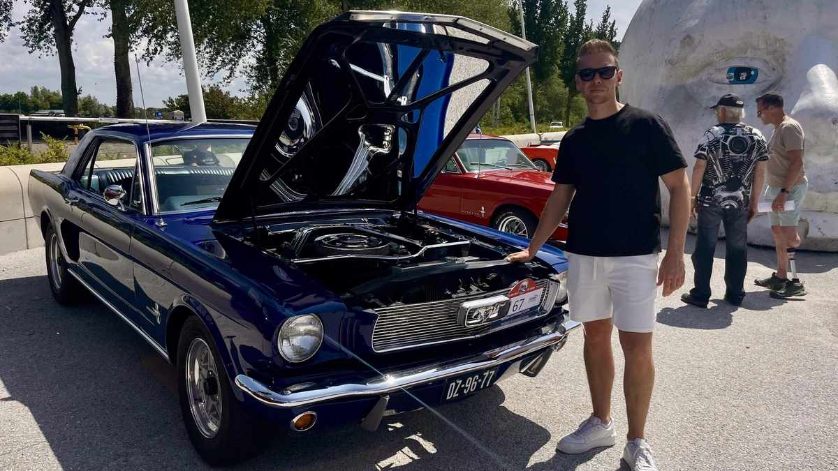 Chris (32) kocht een Ford Mustang voor 11.000 euro, maar schrok zich bij thuiskomst rot: ’Ik was er helemaal klaar mee’