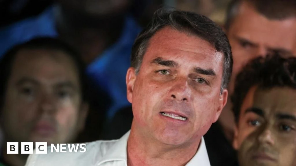 Flávio Bolsonaro's passports cancelled after he fails to surrender them