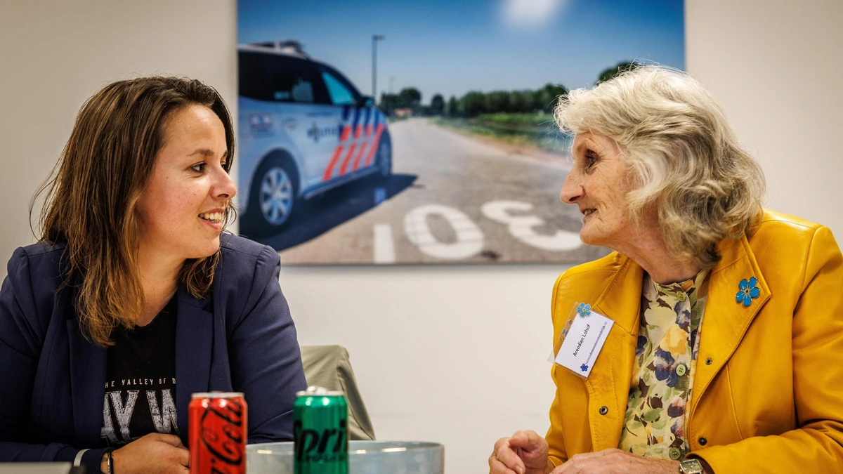 Duizenden politieagenten, supermarktmedewerkers en buschauffeurs getraind in omgang mensen met dementie: ’Je wil escalatie voorkomen’
