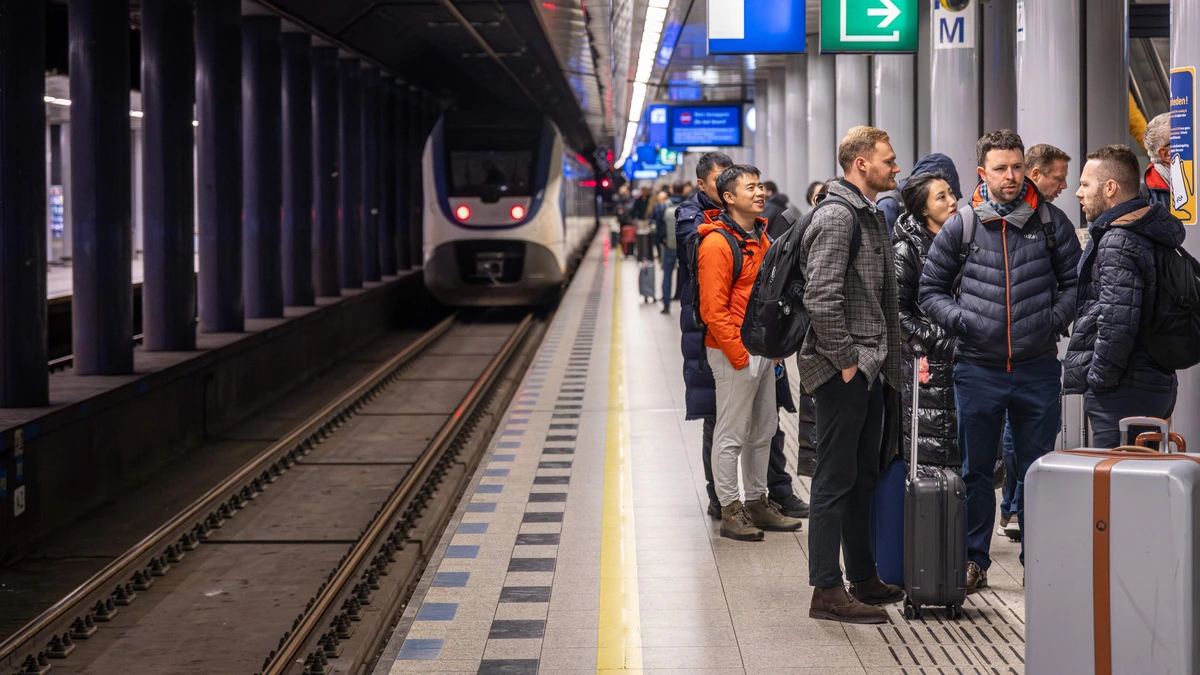 Drukte op Schiphol door stroomstoring, meerdere treinen geannuleerd