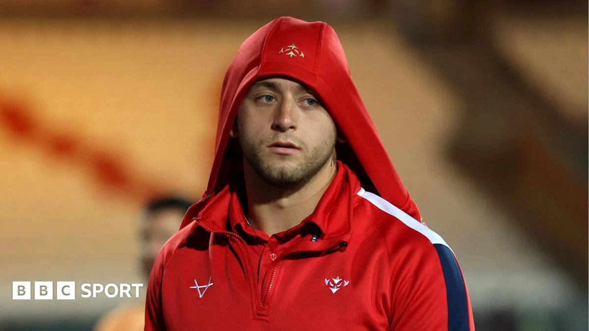 Lewis left out for England's Rugby League World Cup opener