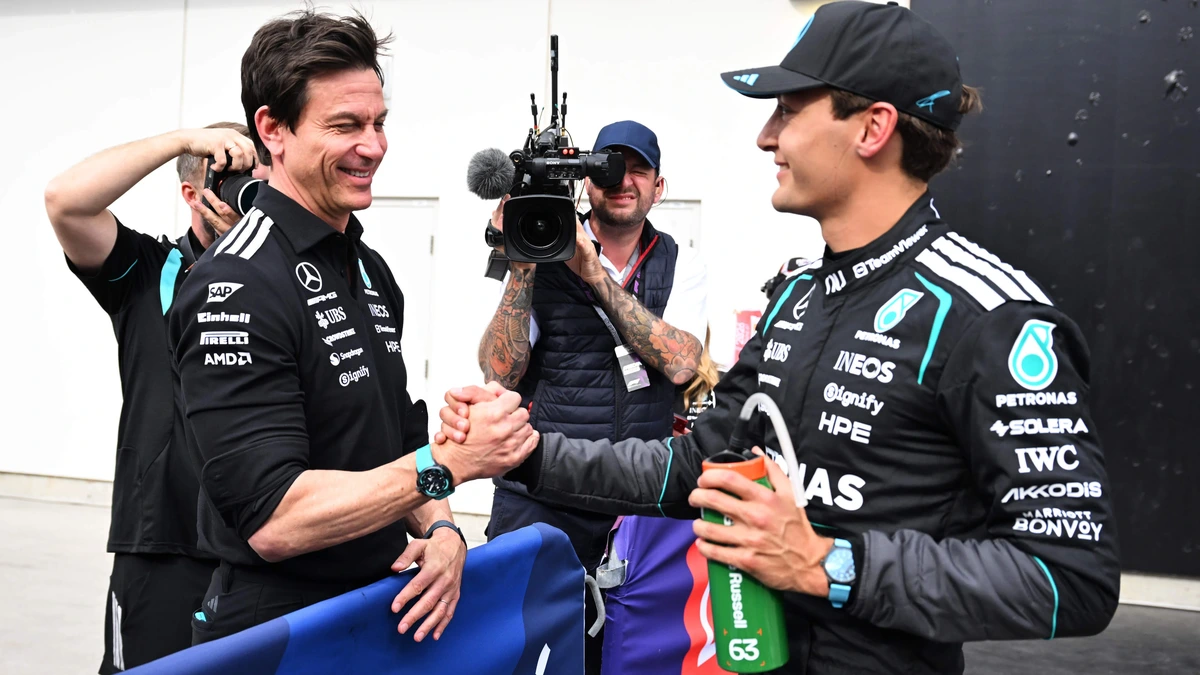Mercedes-teambaas Toto Wolff bijt van zich af na verhalen over complot rond George Russell: ’Ga lekker naar de Teletubbies kijken’