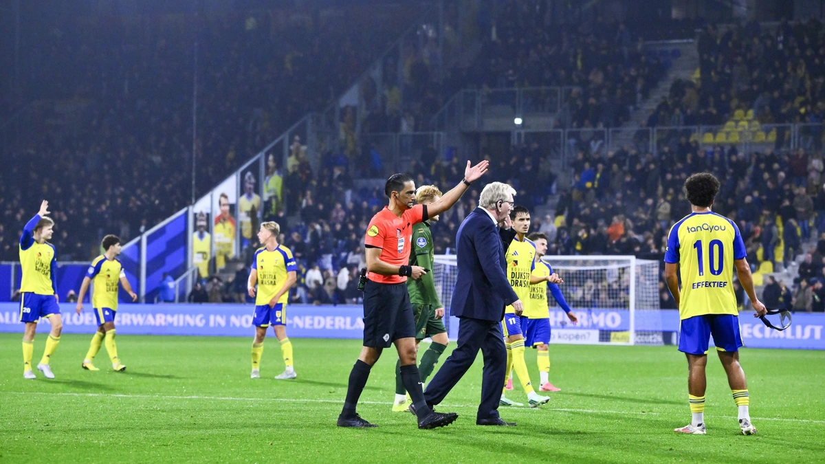 Spelers wilden door: Cambuur - Go Ahead Eagles definitief gestaakt door vuurwerk bij ruime voorsprong voor thuisploeg