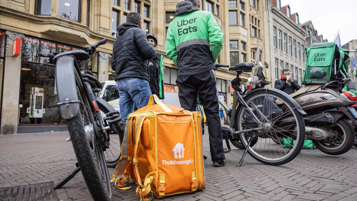 Thuisbezorgd en Uber Eats stoppen met verborgen kosten