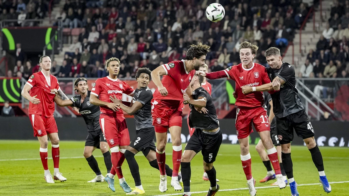 LIVE Conference League | FC Twente ondanks kansenregen zonder goals de rust in tegen FC Thun