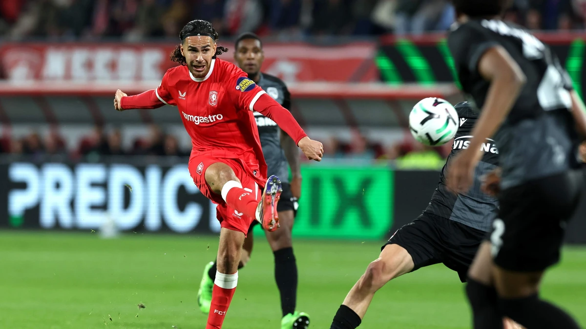 FC Twente viert jubileumwedstrijd met zuinige zege op tiental FC Thun in Conference League