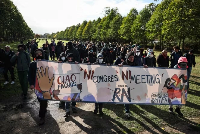 Congrès du RN à Orléans : une centaine de militants antifascistes se rassemblent malgré les interdictions