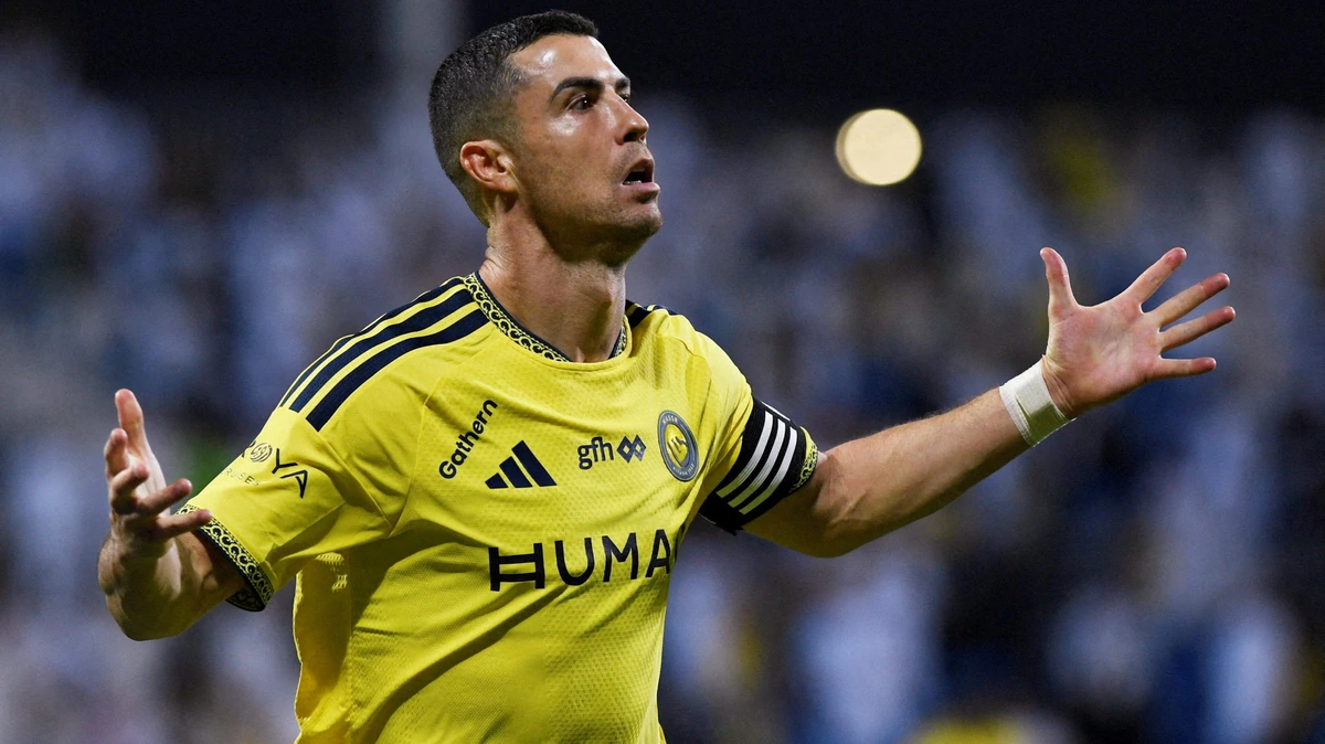 Cristiano Ronaldo ’steelt’ doelpunt en krijgt zo 982e goal in zijn carrière cadeau