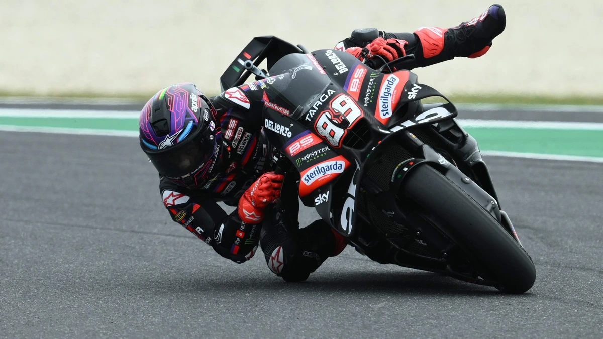 Moto GP-coureur Jorge Martin op brancard afgevoerd na zware valpartij