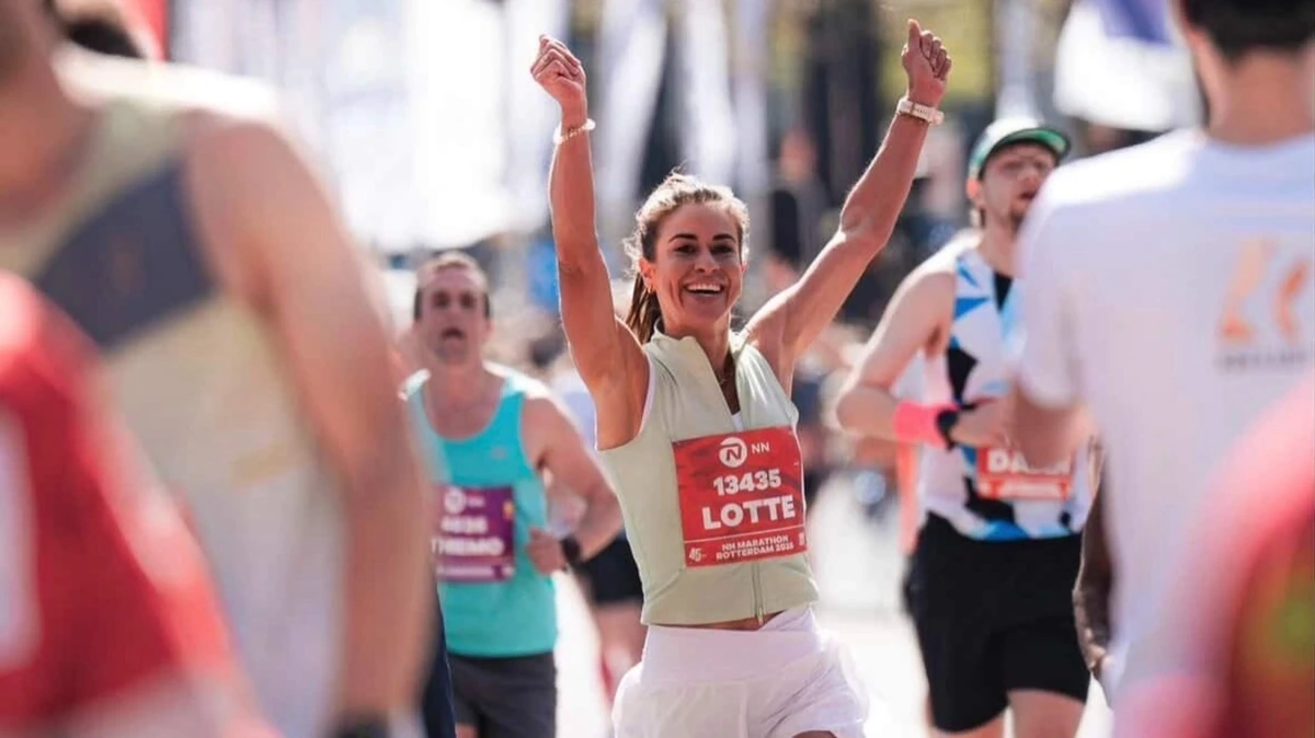 Populaire ’runfluencer’ Lotte van Leeuwen (29) inspireert online haar 400.000 volgers en waarschuwt beginnende lopers met klem