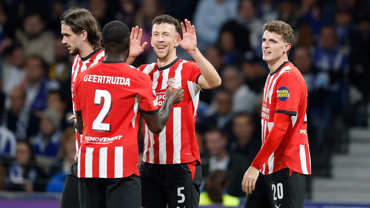 PSV poetst het chagrijn weg met knappe zege bij FC Porto en doet weer helemaal mee in de Champions League