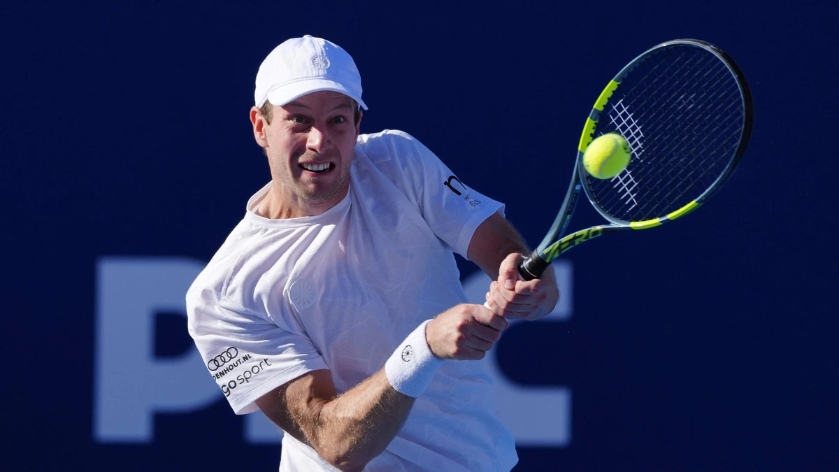 Megastunt Botic van de Zandschulp in derde ronde Shanghai Masters: woedende wereldtopper Arthur Fils heeft het nakijken