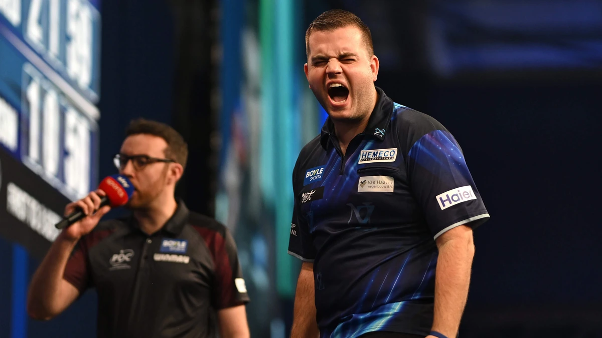 Niels Zonneveld noteert eerste grote toernooizege door in finale Dutch Darts Championship Danny Noppert te verslaan