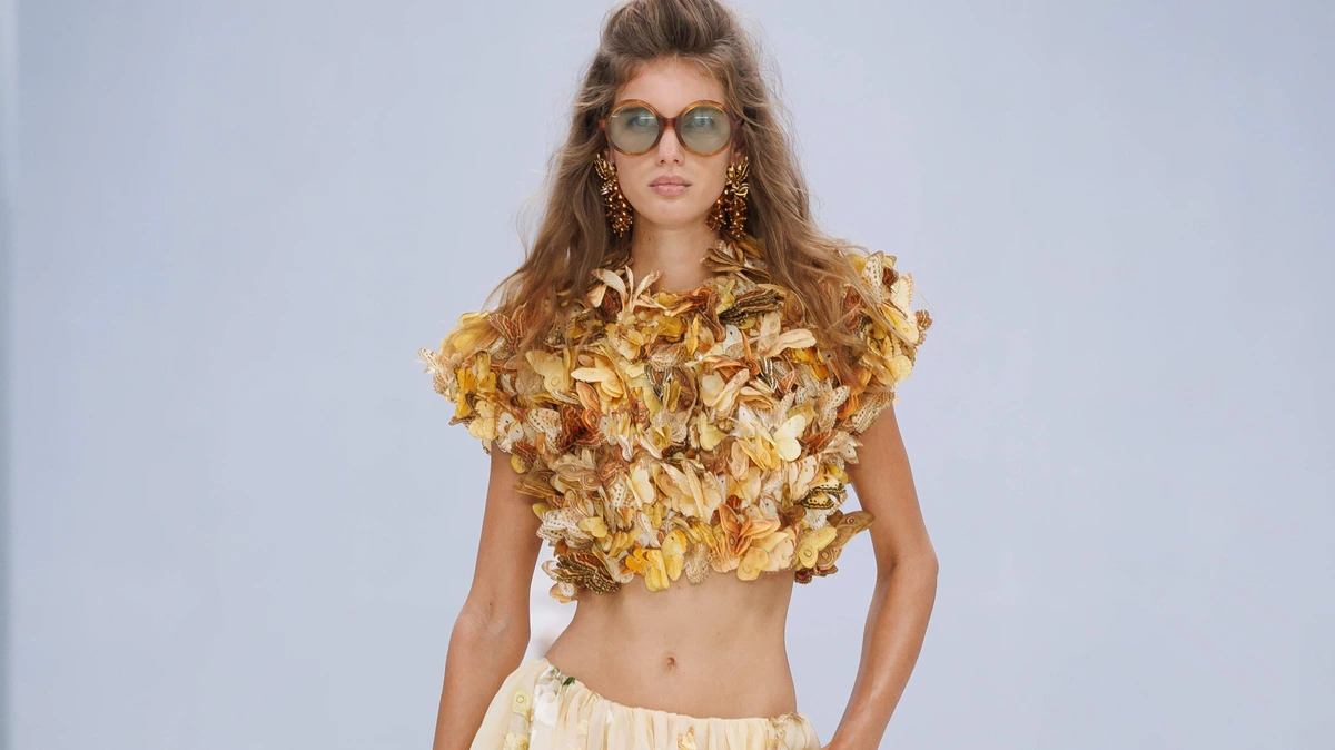 Parijs Fashionweek weinig verhullend: laat die blote buik maar zien!