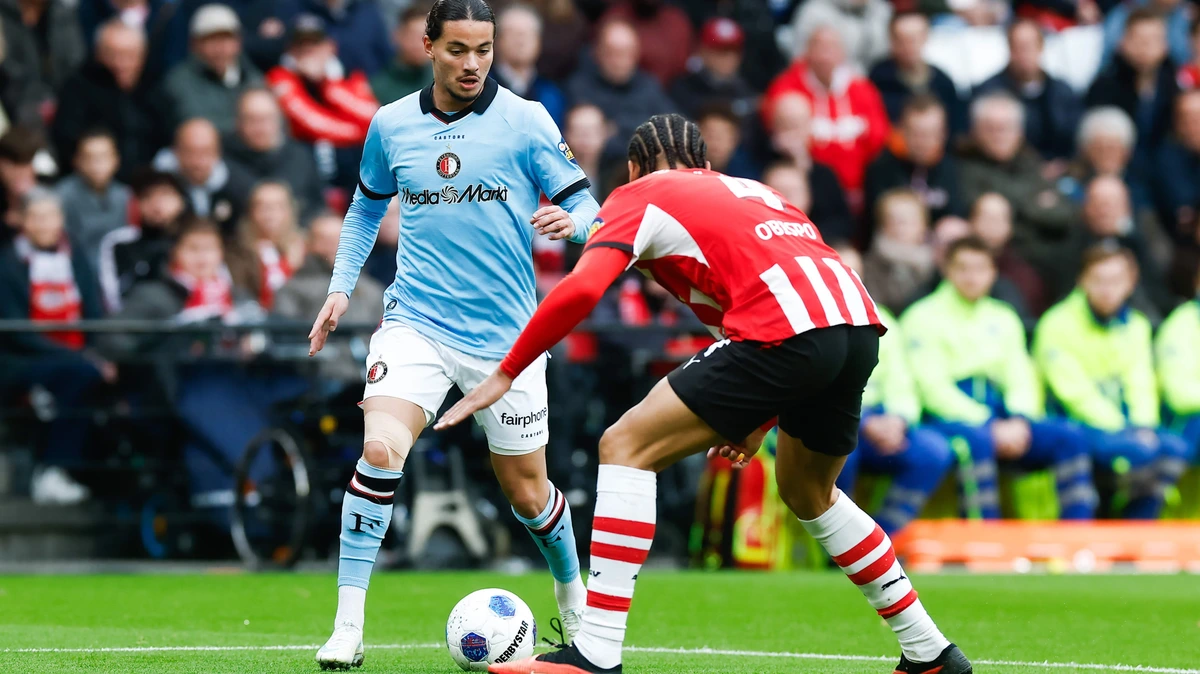 LIVE Eredivisie | Hadj Moussa knalt Feyenoord knap naast PSV, Eindhovenaren zijn het even kwijt