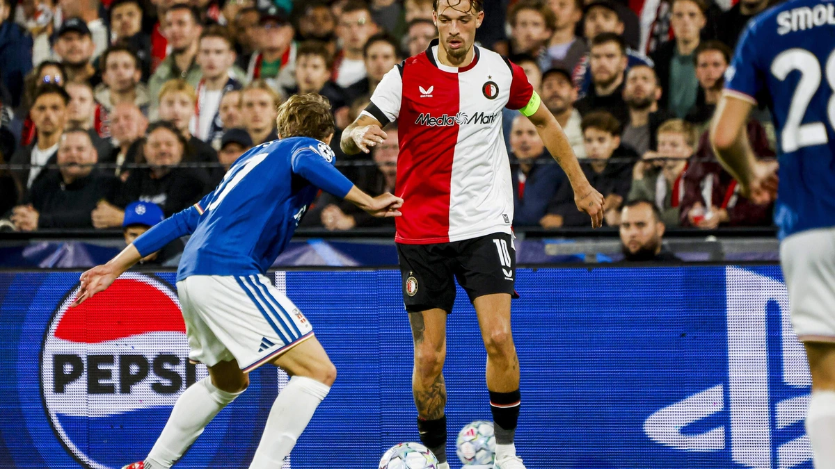 Hierom wisselde Giovanni van Bronckhorst zijn aanvoerder Luciano Valente in de rust van Feyenoord-Como