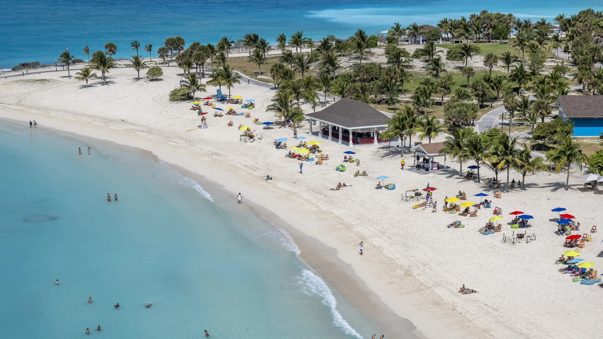 Britse vrouw verdrinkt op de Bahama’s terwijl ze haar zonen probeert te redden: ’Ze weten dat mama als heldin is gestorven’