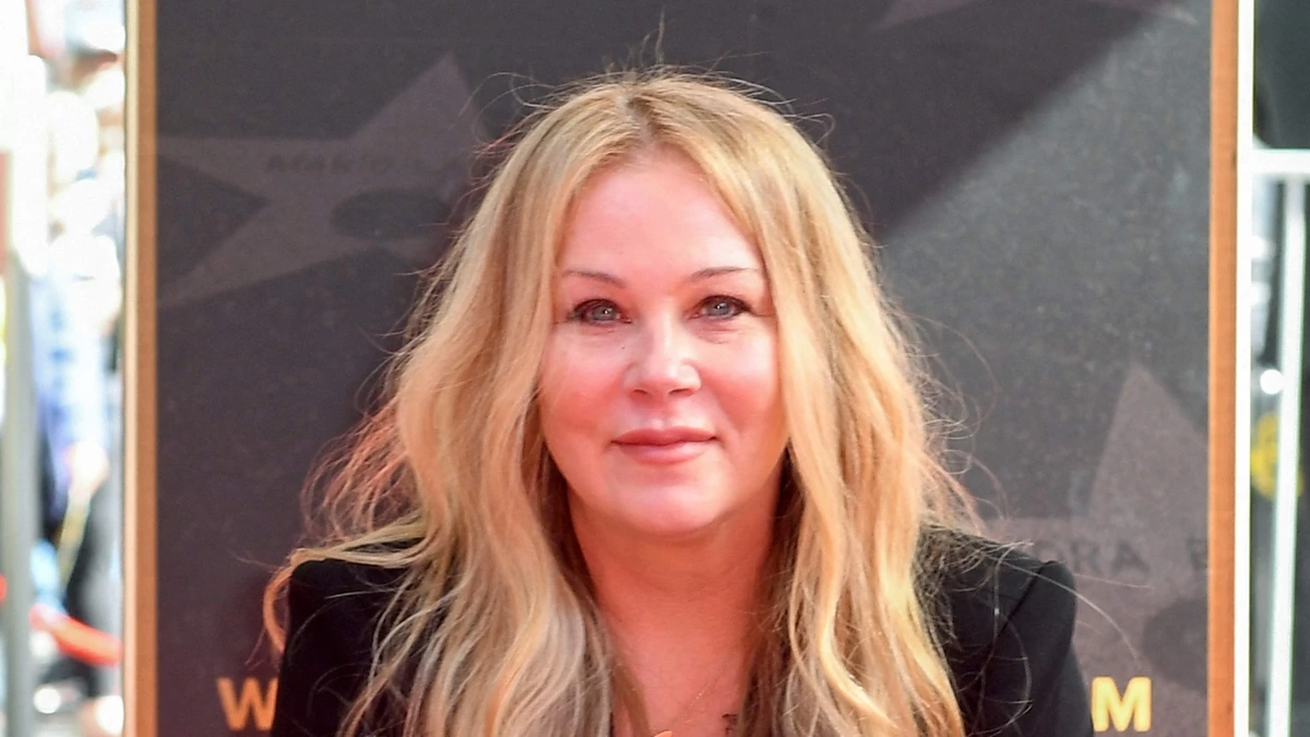 Christina Applegate (54) in ’staat van shock’ door misdiagnose MS: ’Geen idee wat er in hemelsnaam aan de hand is’