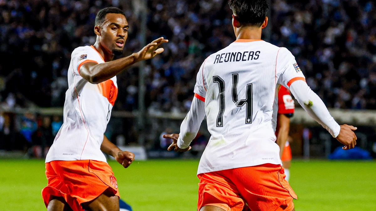 Gravenberch en Reijnders vallen goed in bij Oranje, als Xavi in de rust zijn foute beginopstelling wijzigt: ’Wel mooi dat hij zegt dat het zijn schuld is’