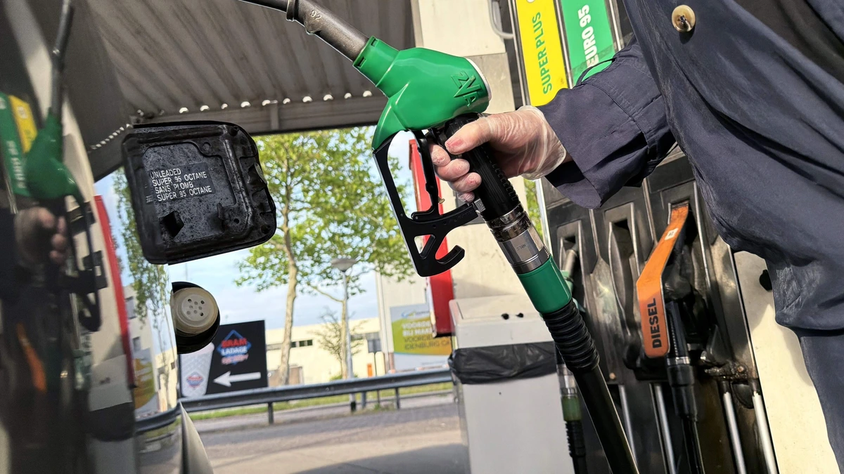 Benzine nu net zo duur als diesel: bekijk hier de gestegen literprijs