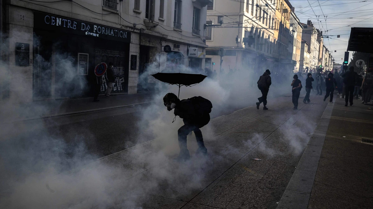 Bijna 150 onderwijsmedewerkers gewond sinds begin protesten Frankrijk, alleen al 20 op één dag