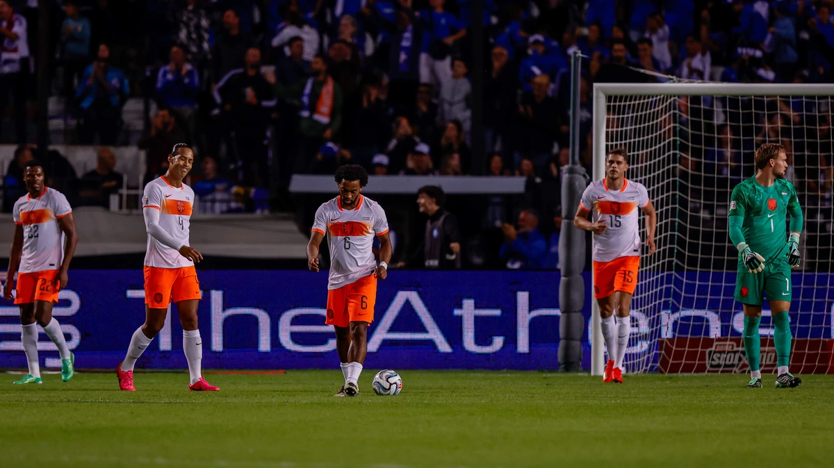 LIVE Nations League | Nederlands elftal krijgt vlak voor rust na gepruts nieuwe dreun te verwerken van Griekenland