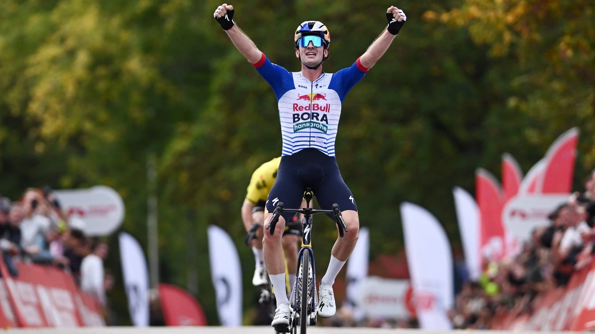 Mick van Dijke sprint in Eneco Tour naar eerste profzege: ’Hier was ik al ruim vijf jaar naar op zoek’