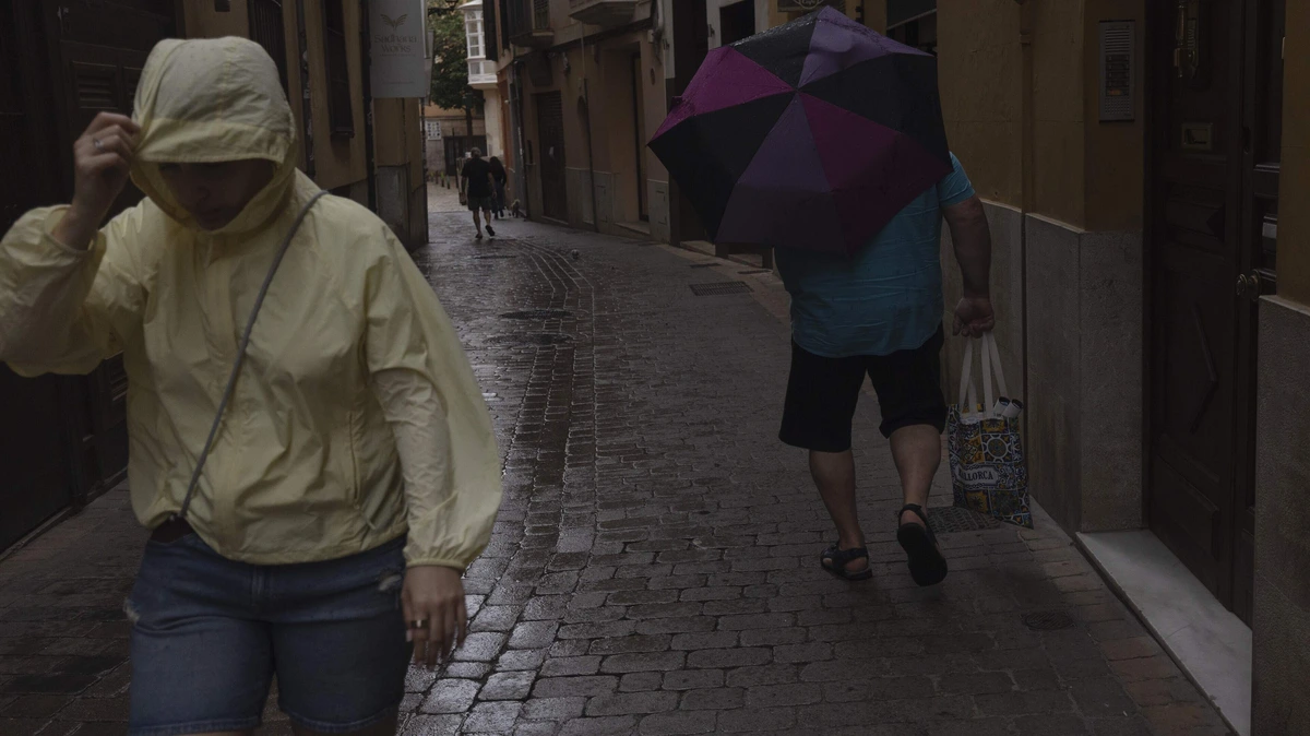 Oosten van Spanje zet zich schrap voor storm Adam: scholen blijven maandag dicht, inwoners verzocht binnen te blijven