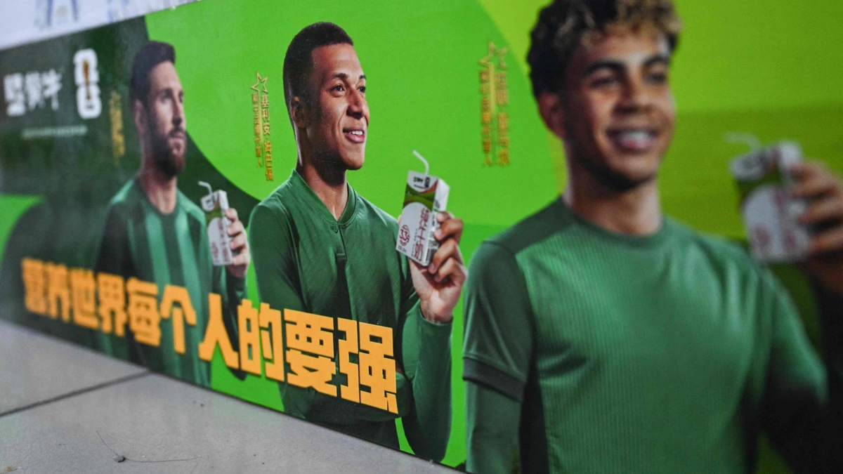 Maker van Mao-meme die Kylian Mbappé in de problemen bracht wil zelf graag naar China: ’Hoop dat ze mij toelaten’