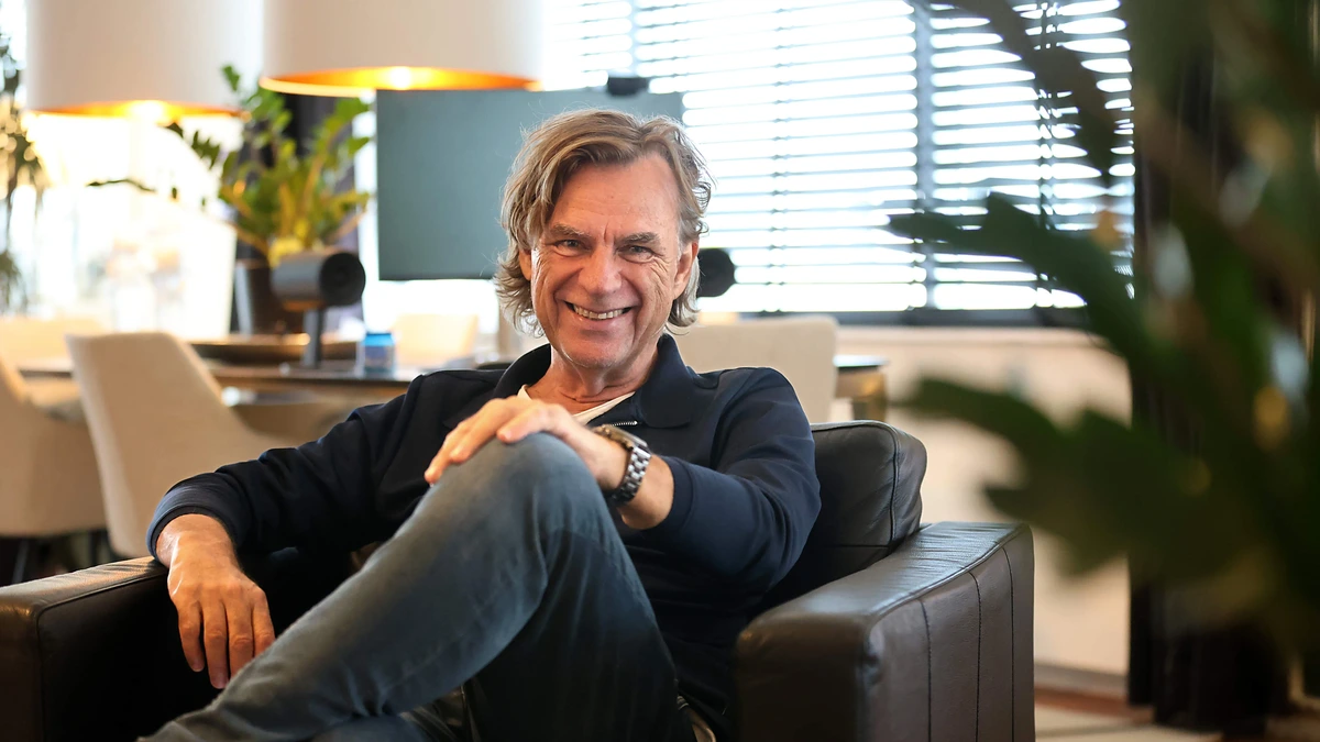 Eddy Keur (67) vindt twee uurtjes per week te weinig en vertrekt bij NPO Radio 2: ’Ik wil nog één keer knallen’