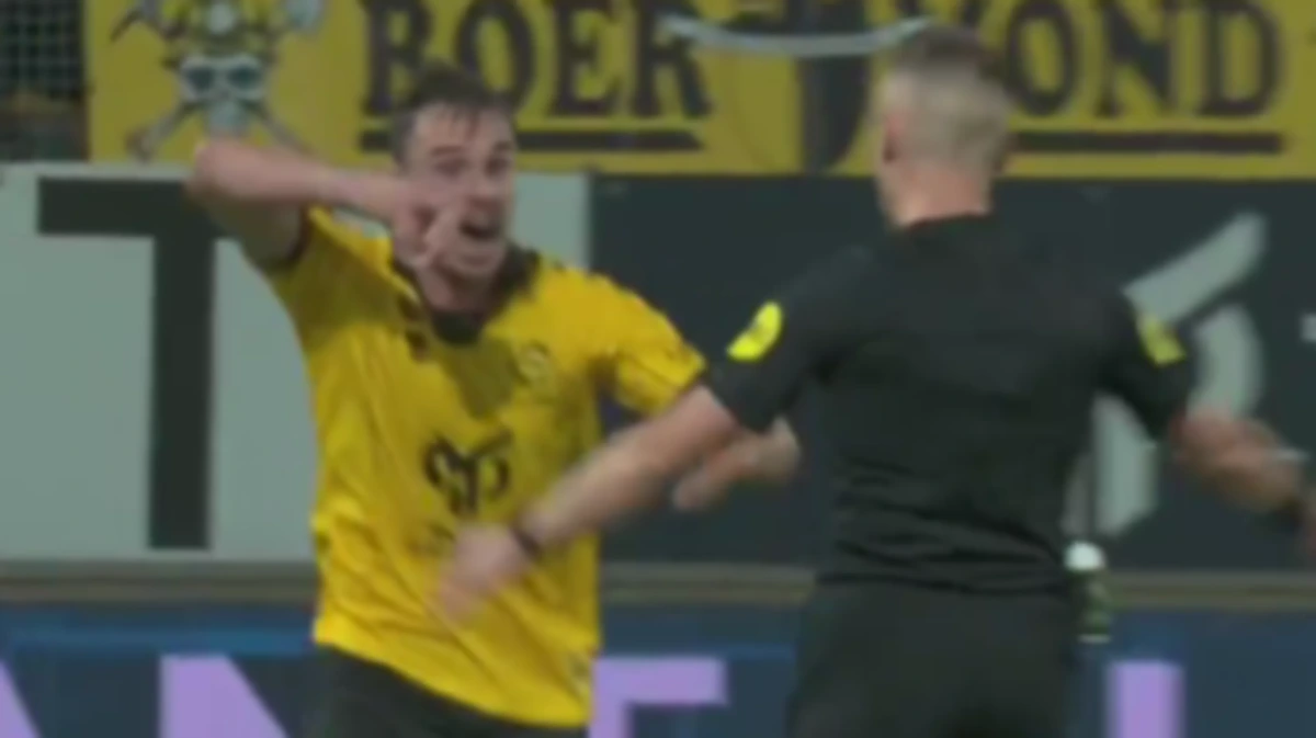 Opmerkelijk moment in KKD: Mitchel Paulissen scoort, maar schreeuwt om een penalty