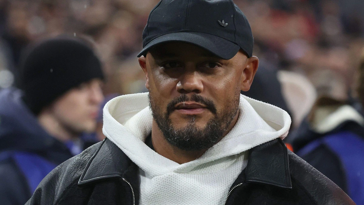 Weer zorgen om Vincent Kompany: ’Bayern-coach met ambulance naar ziekenhuis’