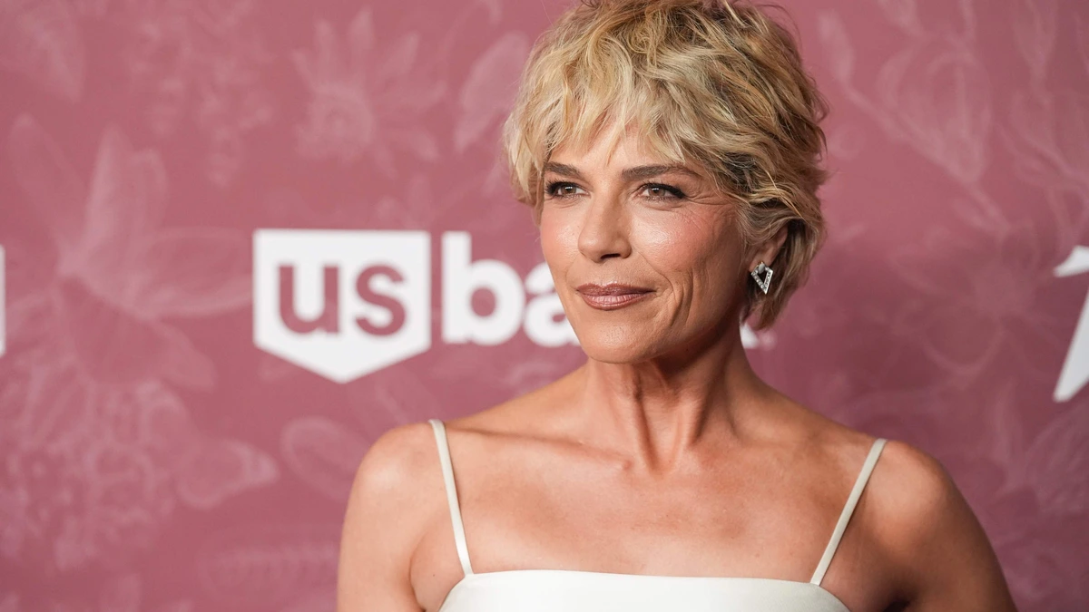 Actrice Selma Blair aangehouden na incident in vliegtuig: ’Stewardess geslagen en gebeten’