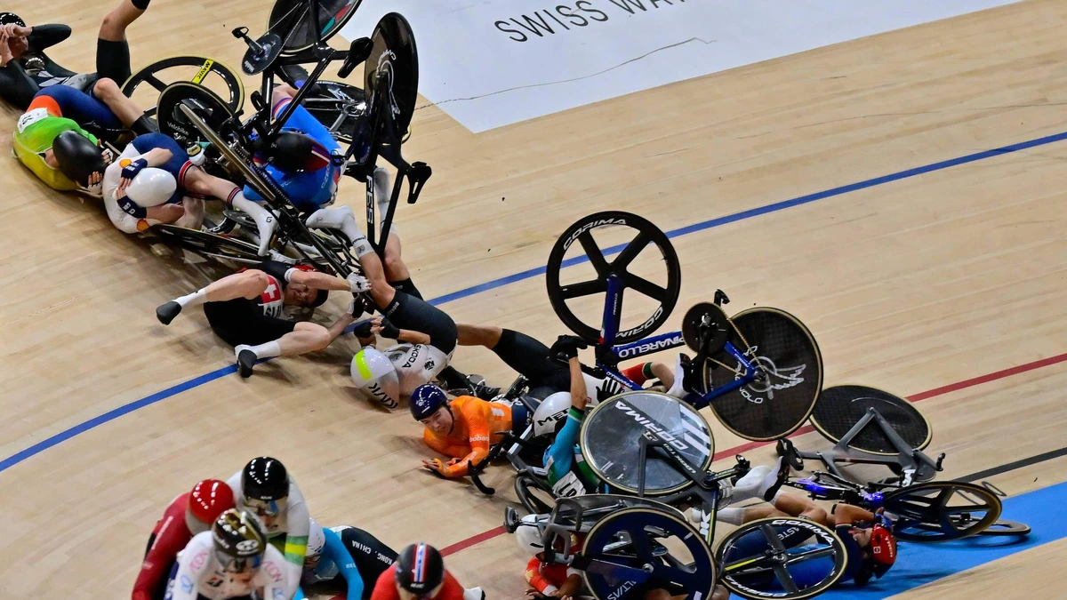 Wereldkampioene Lorena Wiebes gehavend door enorme klapper bij WK: ’Alsof er een bowlingbal in mijn ribben is gegaan’